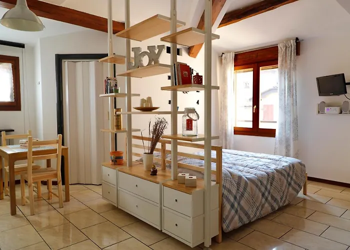 Emily House דירה *